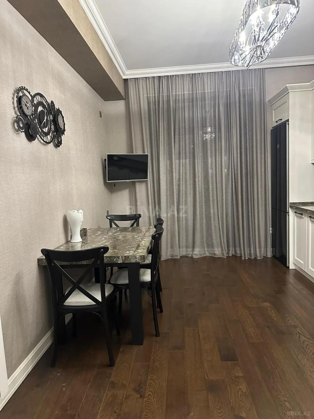 Kirayə verilir 3 otaqlı mənzil 160 m²