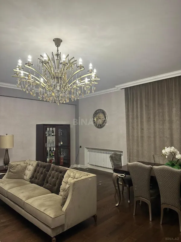 Kirayə verilir 3 otaqlı mənzil 160 m²