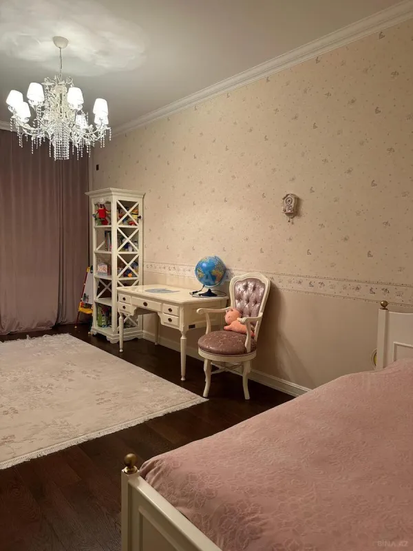 Kirayə verilir 3 otaqlı mənzil 160 m²