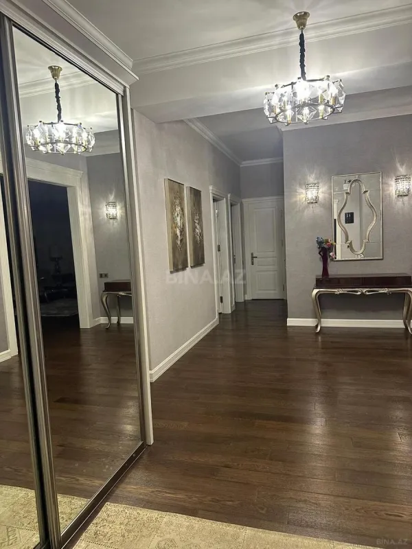 Kirayə verilir 3 otaqlı mənzil 160 m²