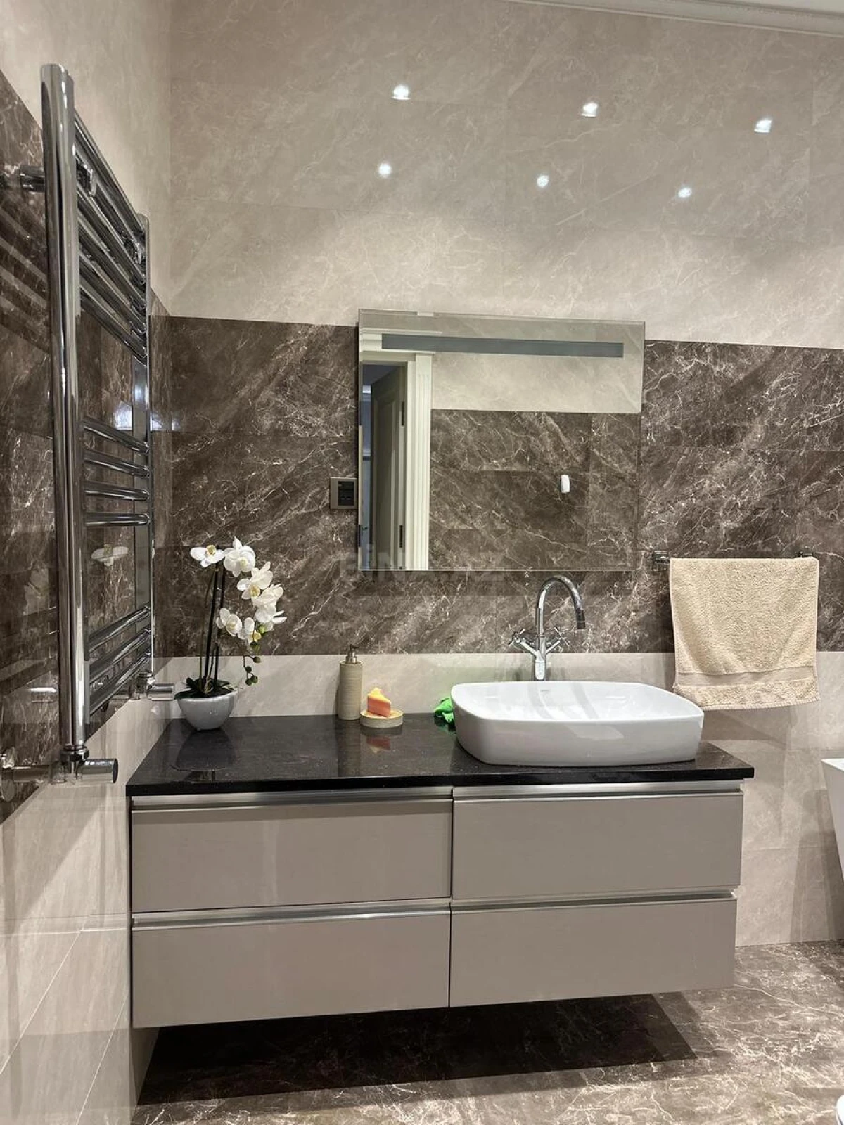 Kirayə verilir 3 otaqlı mənzil 160 m²