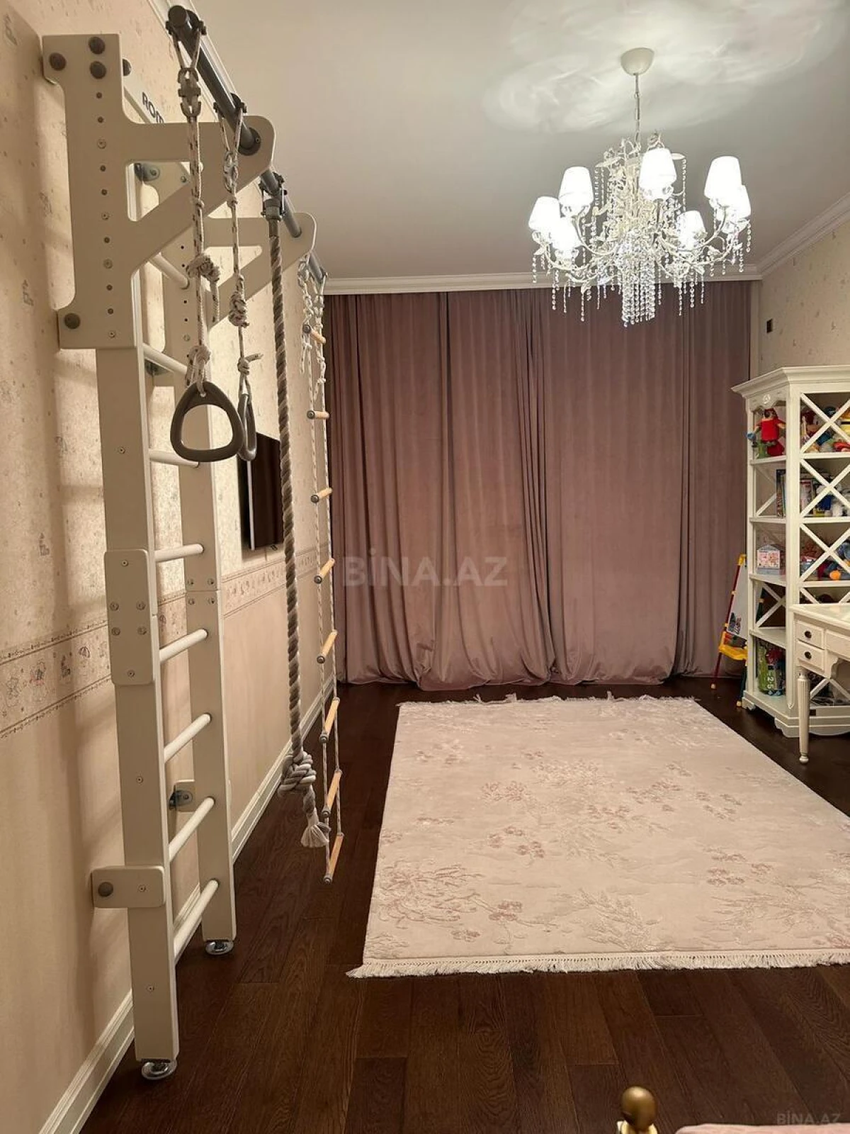 Kirayə verilir 3 otaqlı mənzil 160 m²