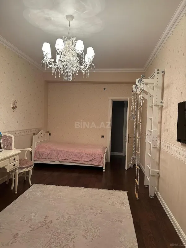 Kirayə verilir 3 otaqlı mənzil 160 m²