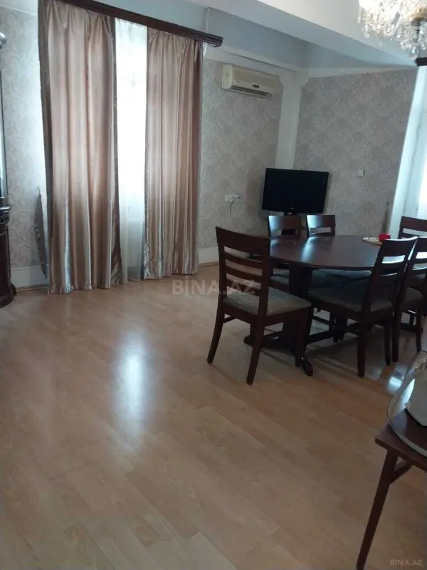 Kirayə verilir 2 otaqlı mənzil 84 m²