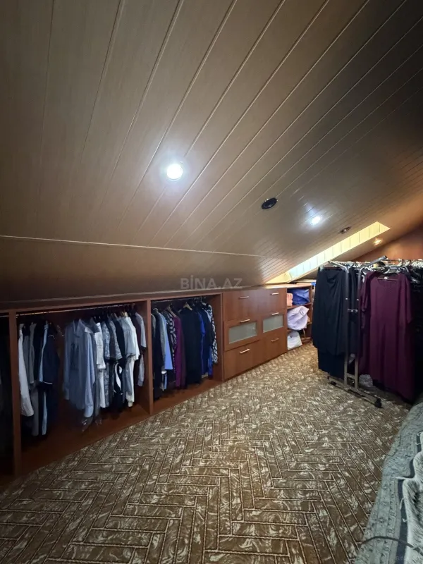 Satılır 7 otaqlı mənzil 306 m²