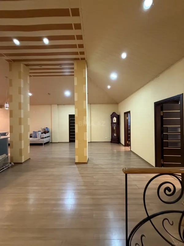 Satılır 7 otaqlı mənzil 306 m²