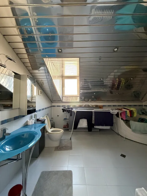 Satılır 7 otaqlı mənzil 306 m²