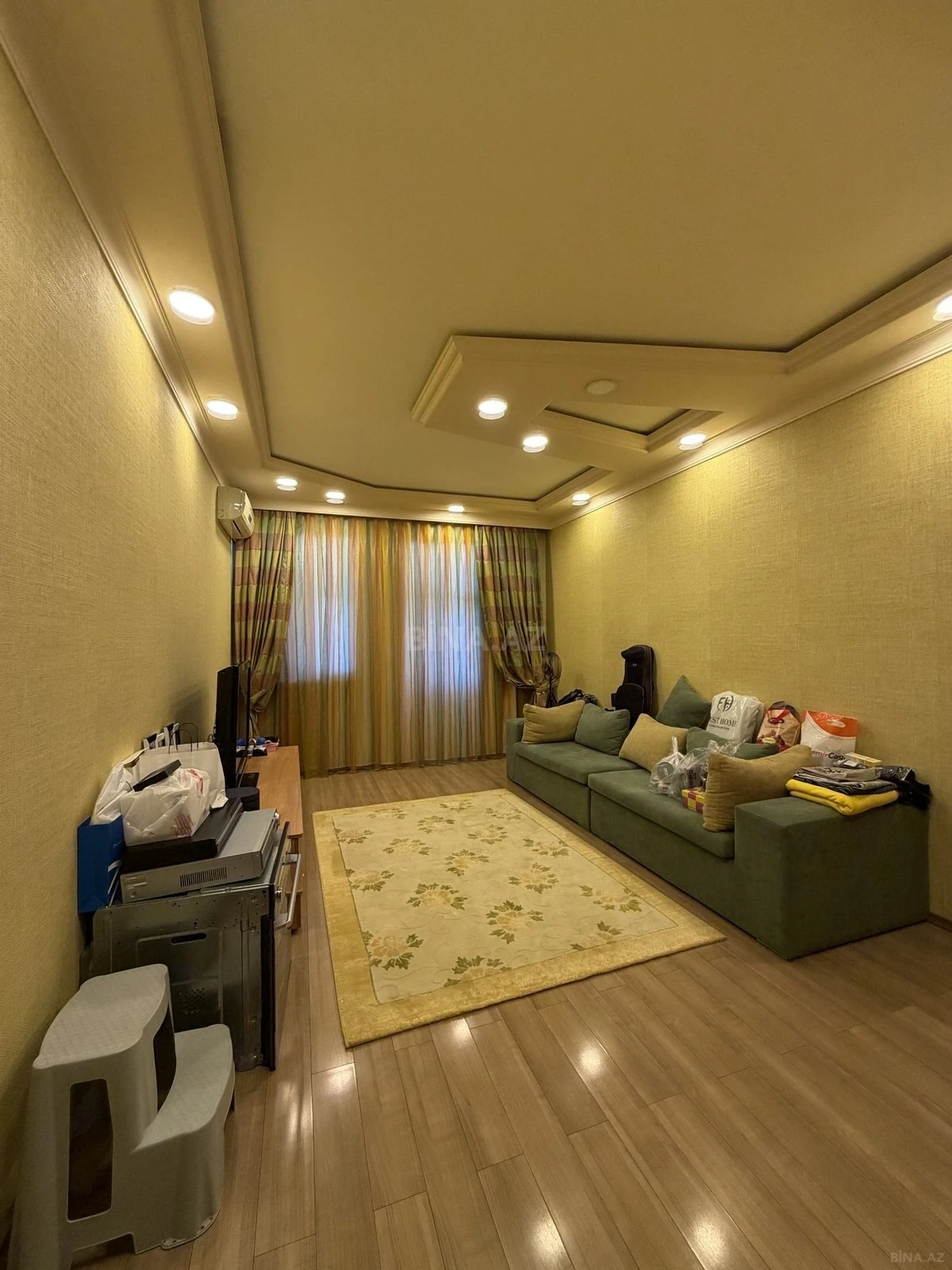 Satılır 7 otaqlı mənzil 306 m²