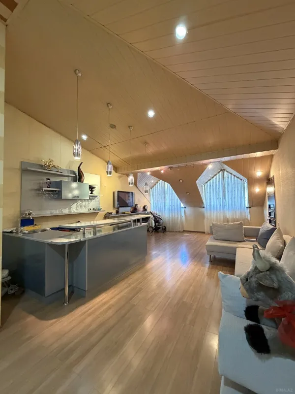 Satılır 7 otaqlı mənzil 306 m²