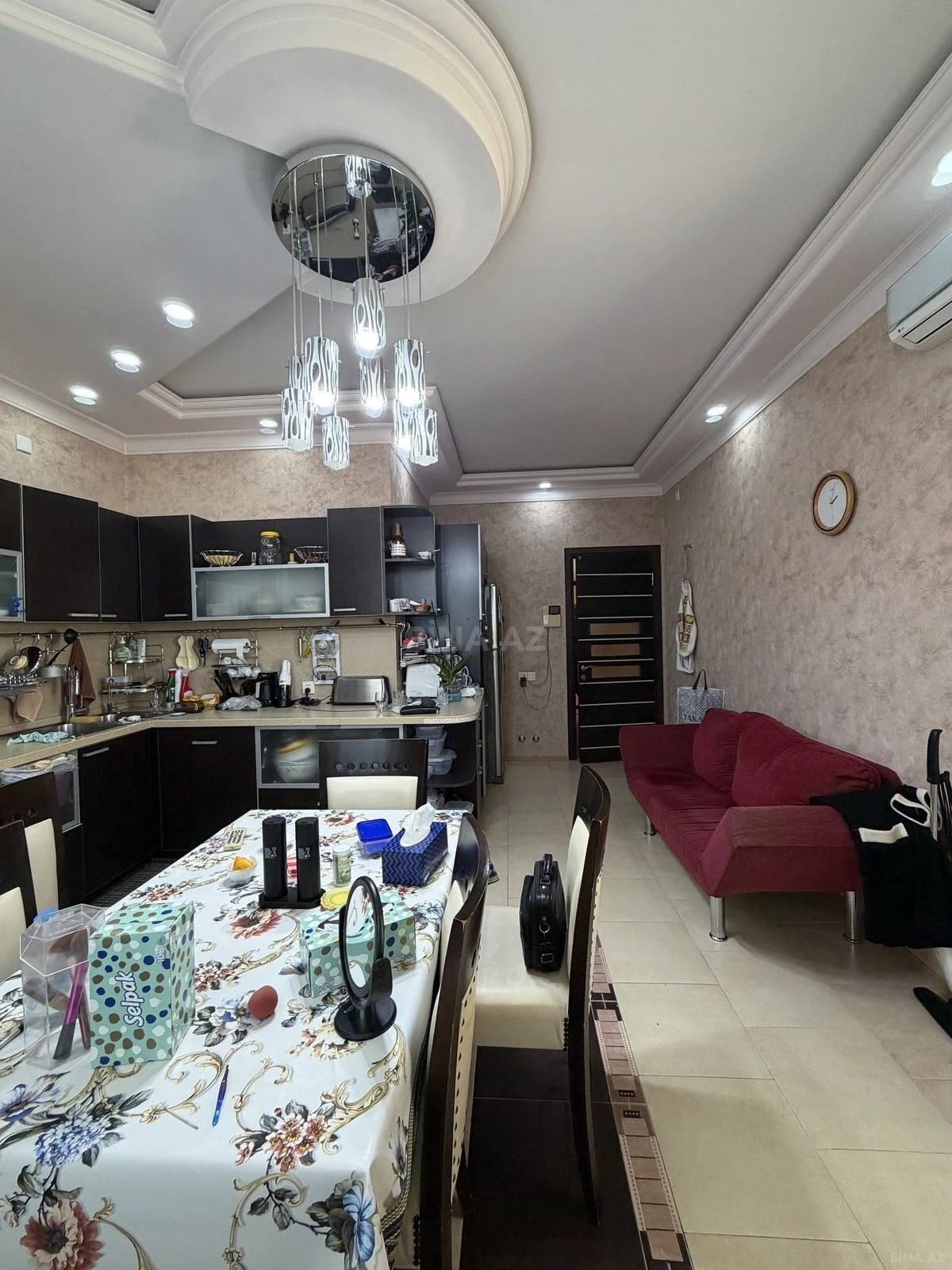 Satılır 7 otaqlı mənzil 306 m²