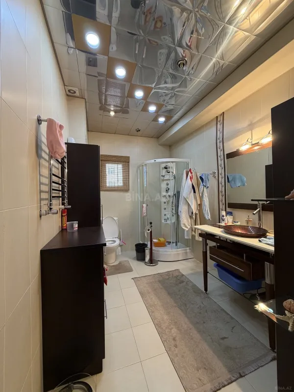 Satılır 7 otaqlı mənzil 306 m²