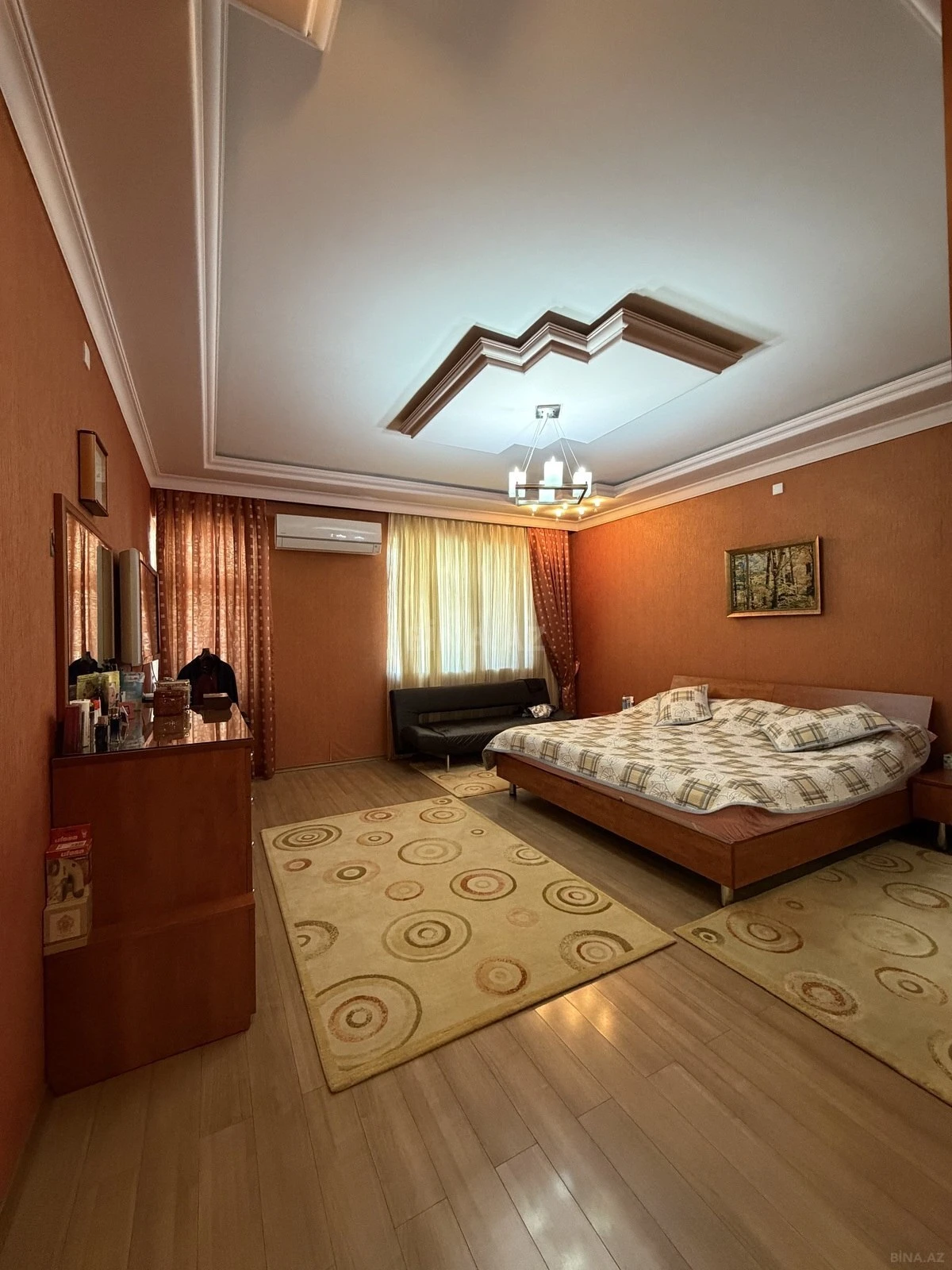Satılır 7 otaqlı mənzil 306 m²