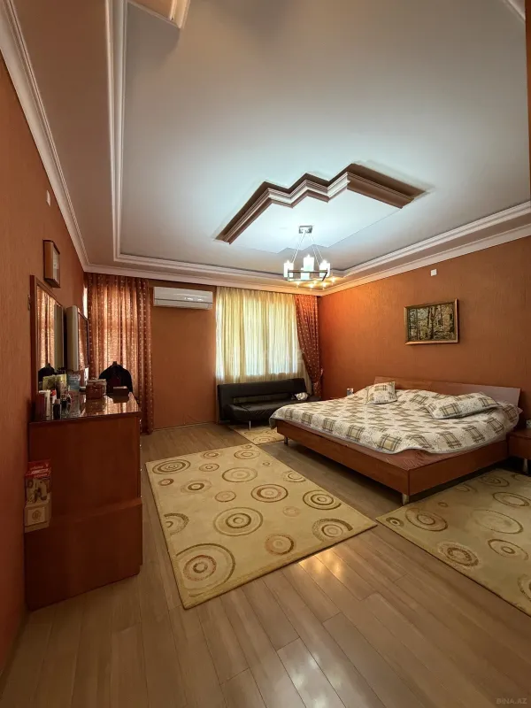Satılır 7 otaqlı mənzil 306 m²