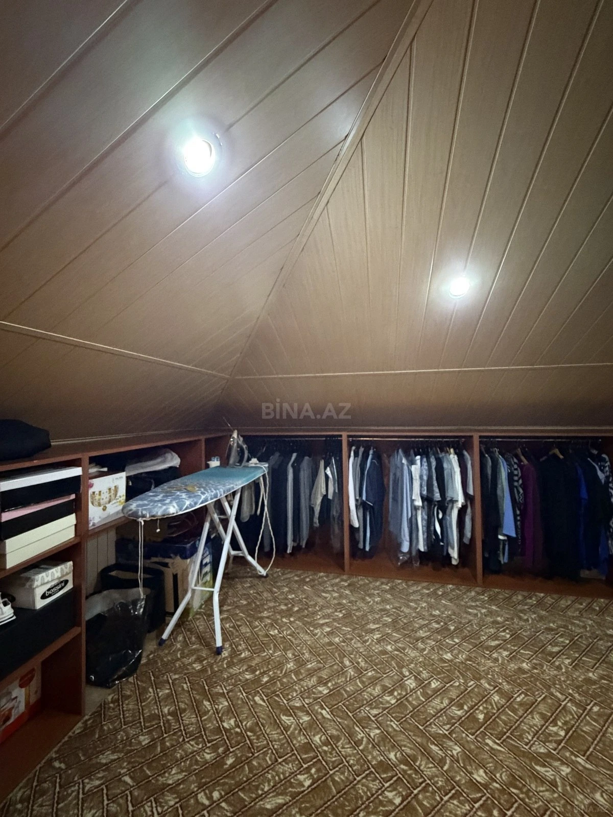 Satılır 7 otaqlı mənzil 306 m²