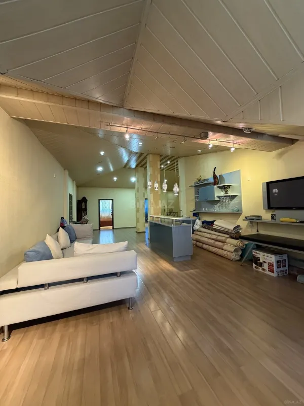 Satılır 7 otaqlı mənzil 306 m²