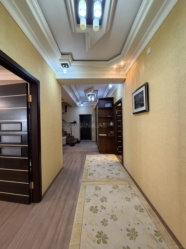 Satılır 7 otaqlı mənzil 306 m²