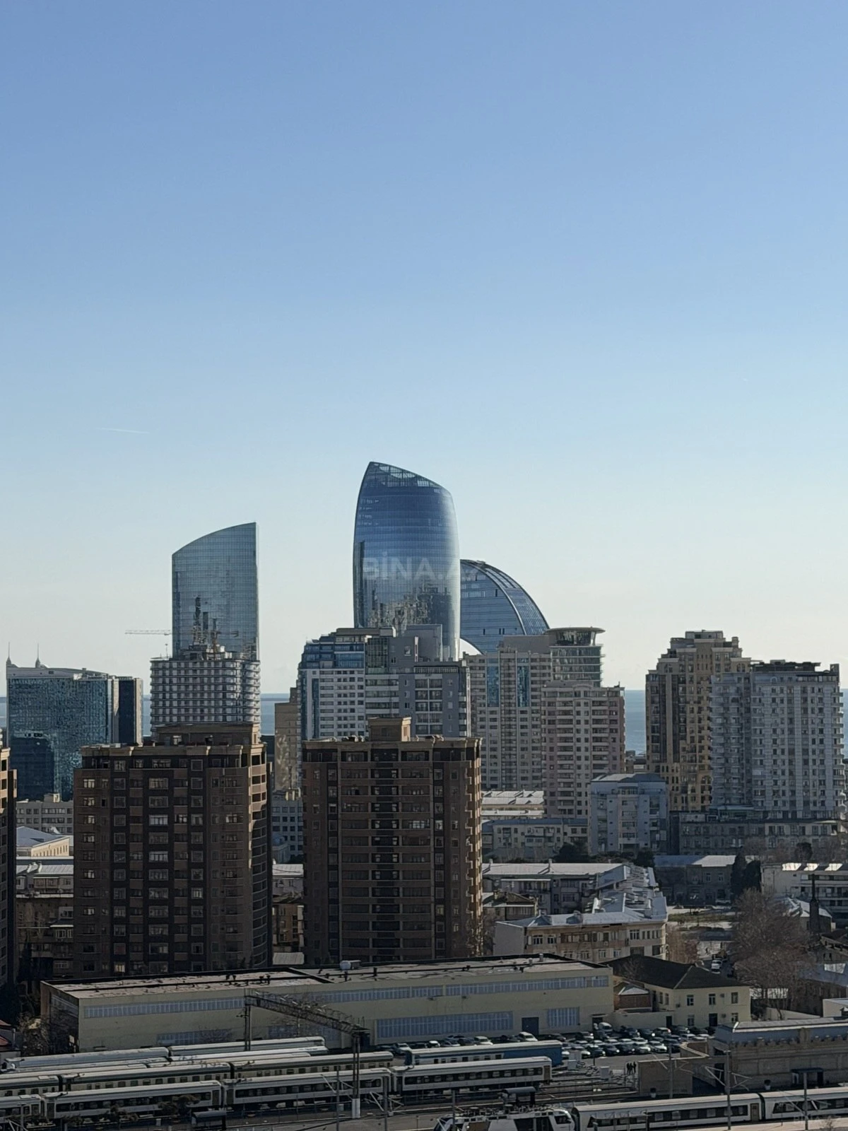 Satılır 7 otaqlı mənzil 306 m²