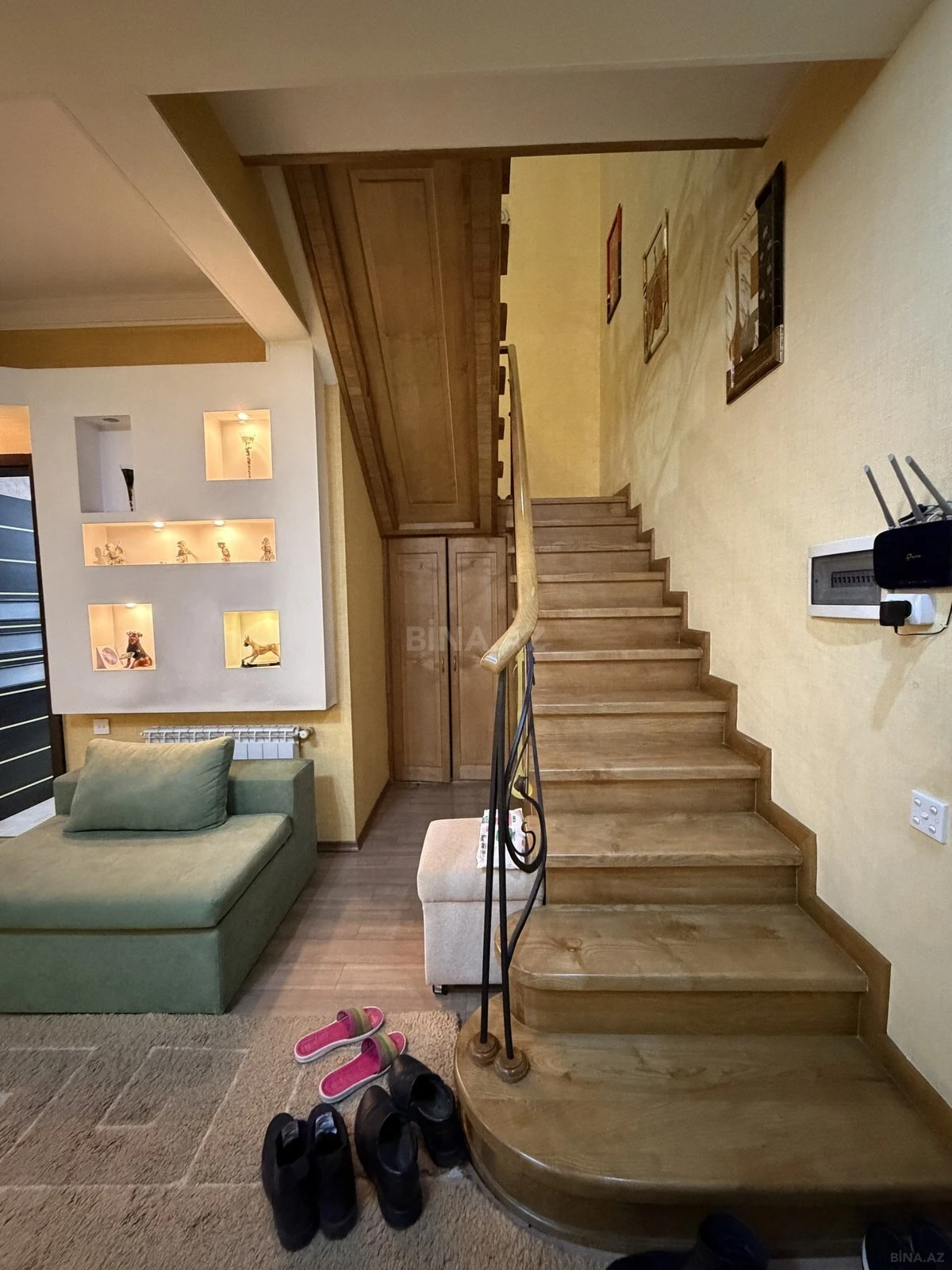 Satılır 7 otaqlı mənzil 306 m²