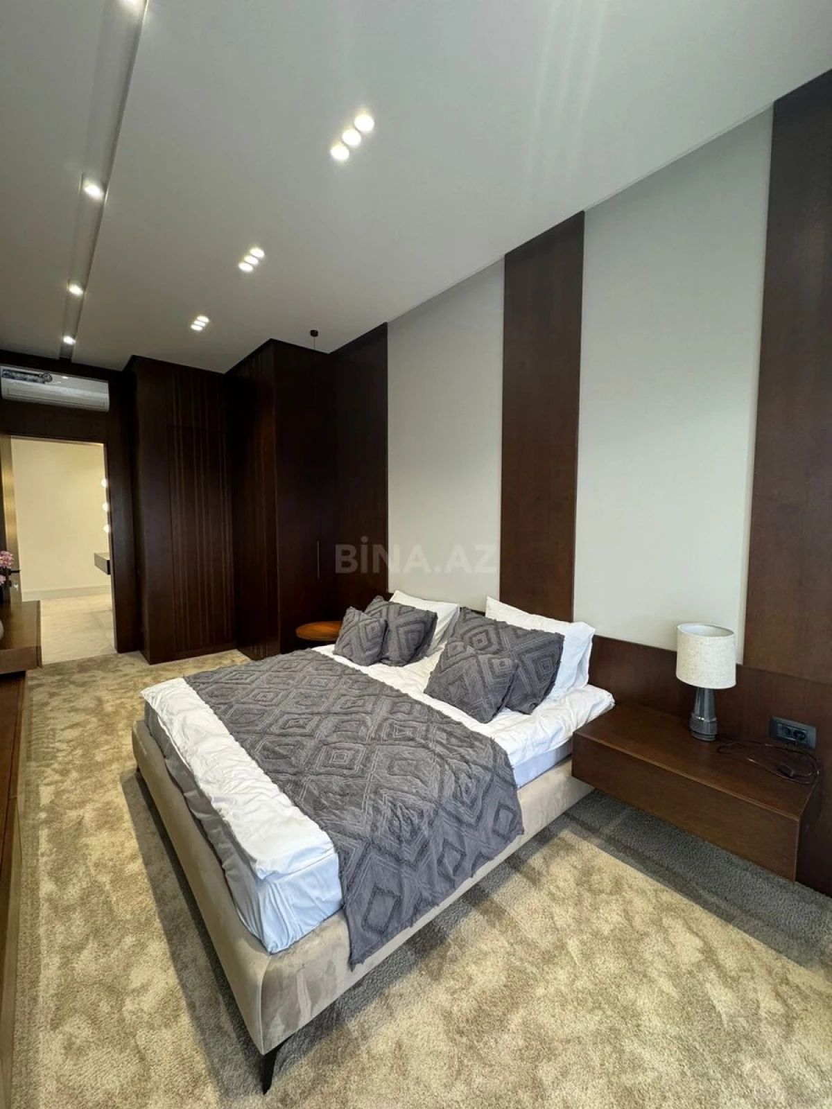 Satılır 4 otaqlı həyət evi 250 m²