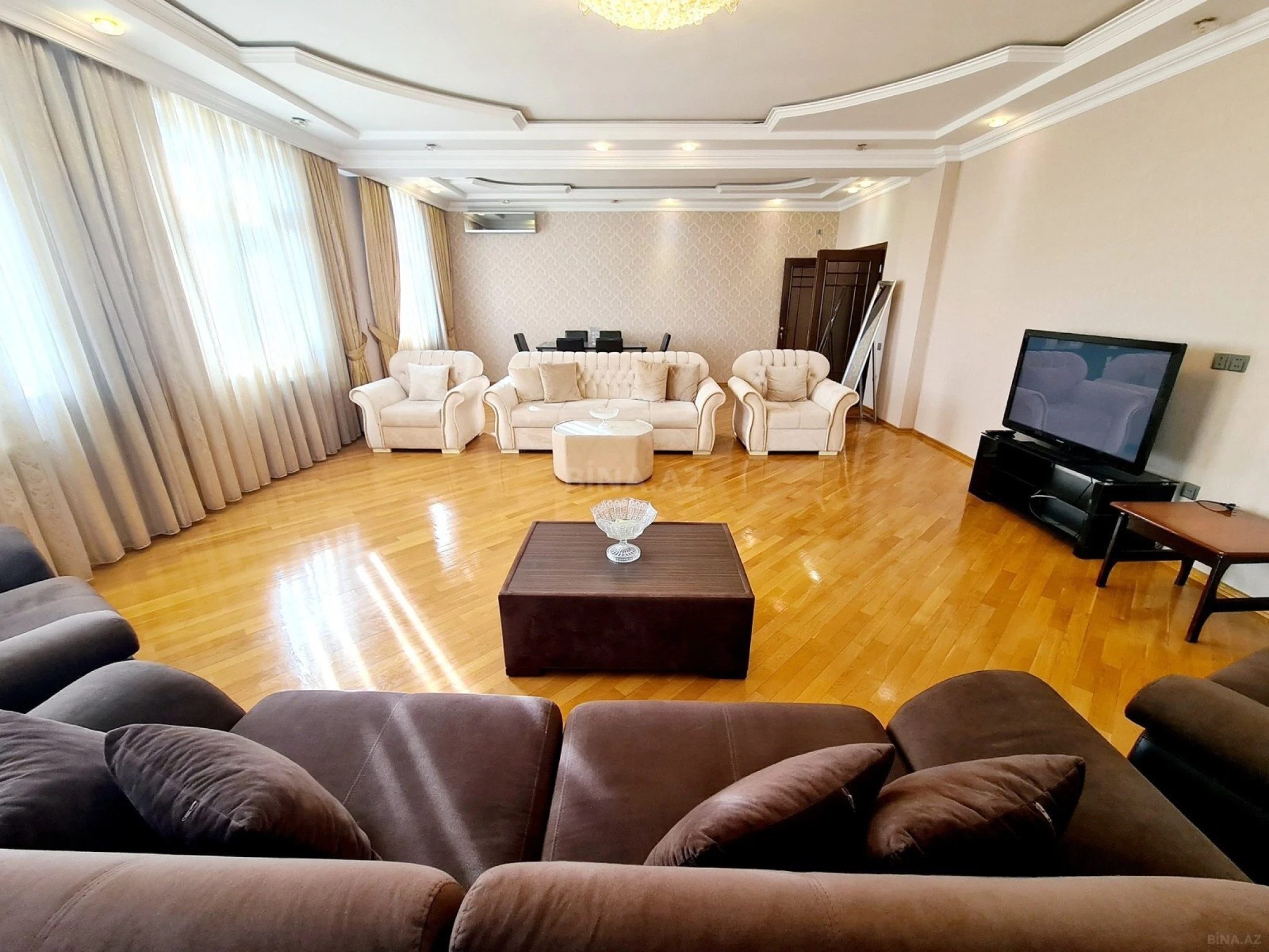 Kirayə verilir 3 otaqlı mənzil 175 m²