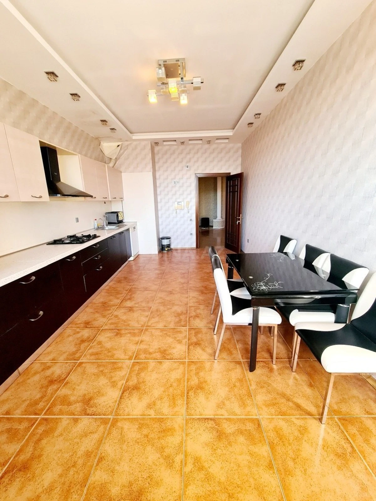 Kirayə verilir 3 otaqlı mənzil 175 m²