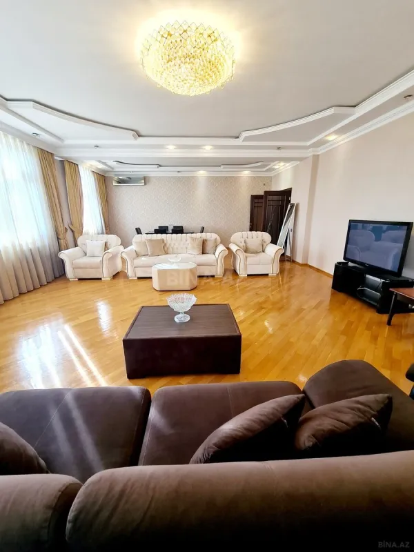 Kirayə verilir 3 otaqlı mənzil 175 m²