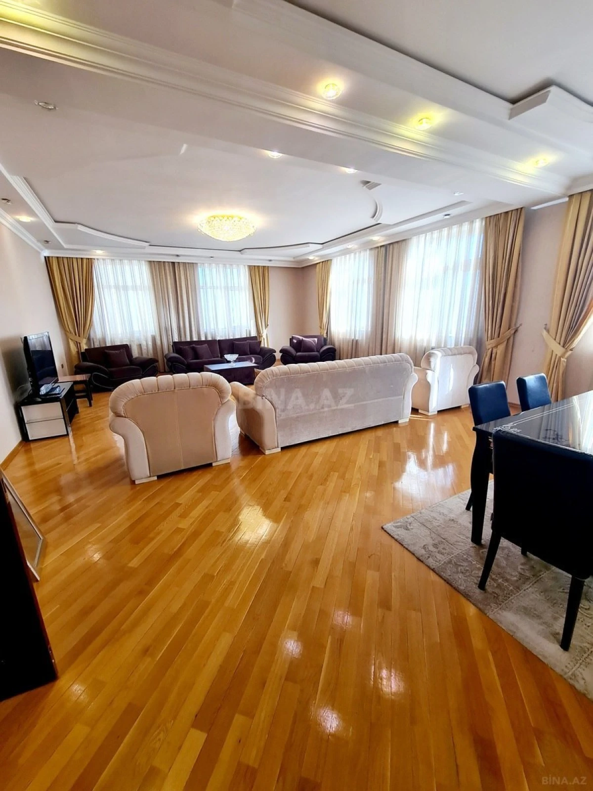 Kirayə verilir 3 otaqlı mənzil 175 m²