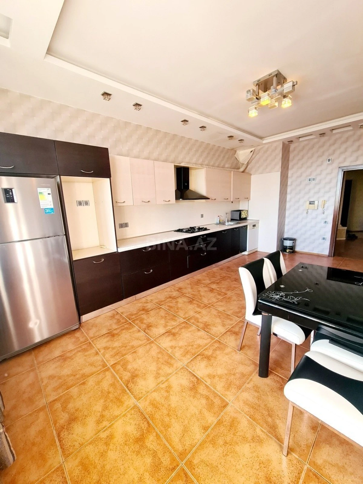 Kirayə verilir 3 otaqlı mənzil 175 m²