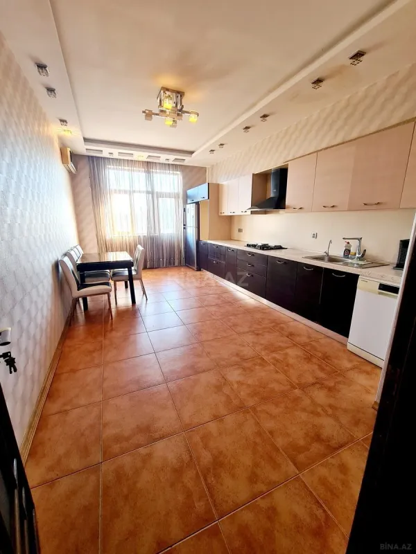 Kirayə verilir 3 otaqlı mənzil 175 m²
