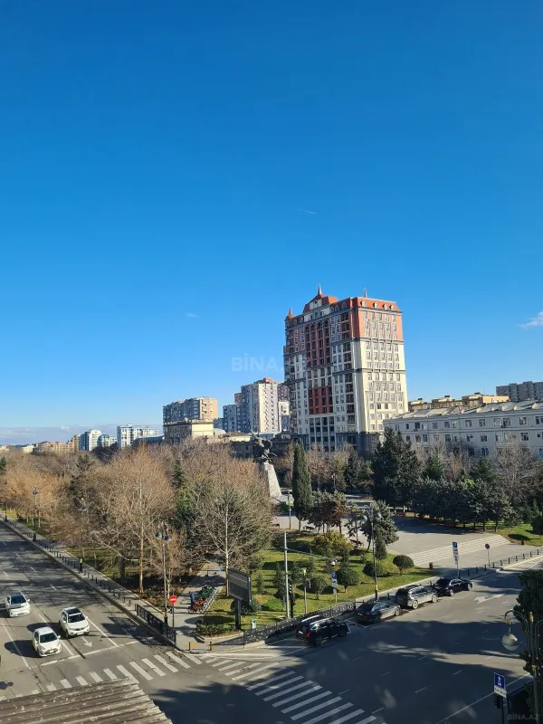 Kirayə verilir 3 otaqlı mənzil 175 m²
