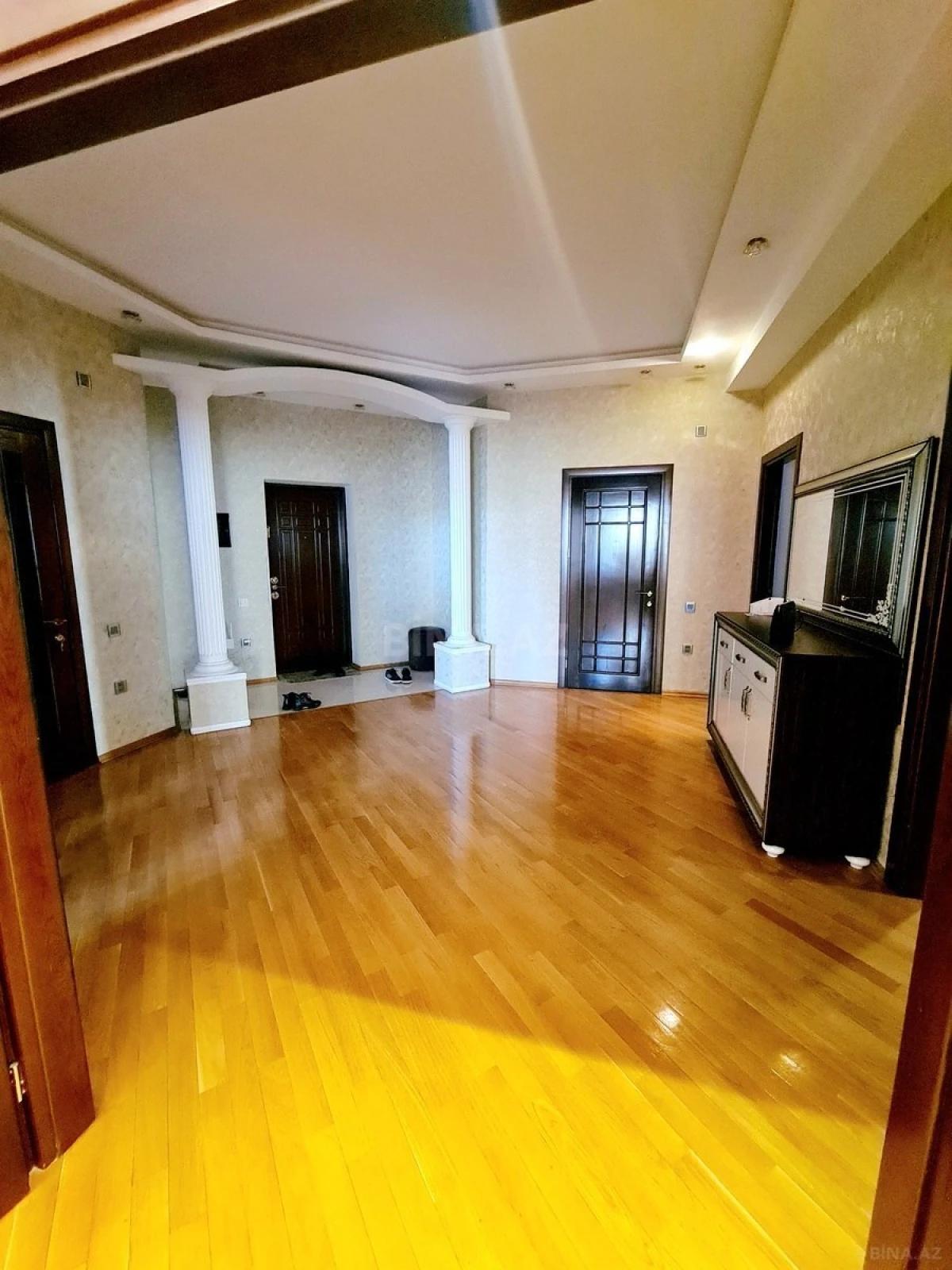 Kirayə verilir 3 otaqlı mənzil 175 m²