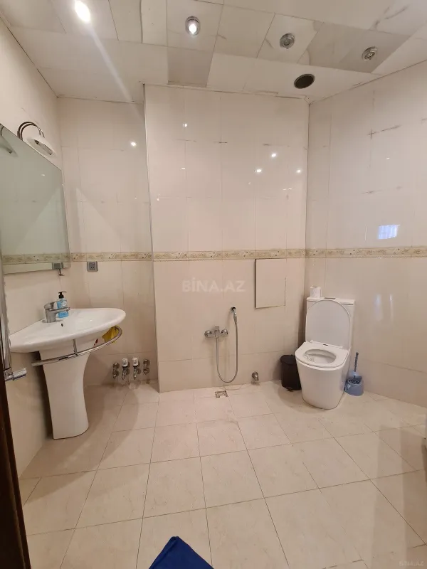 Kirayə verilir 3 otaqlı mənzil 175 m²
