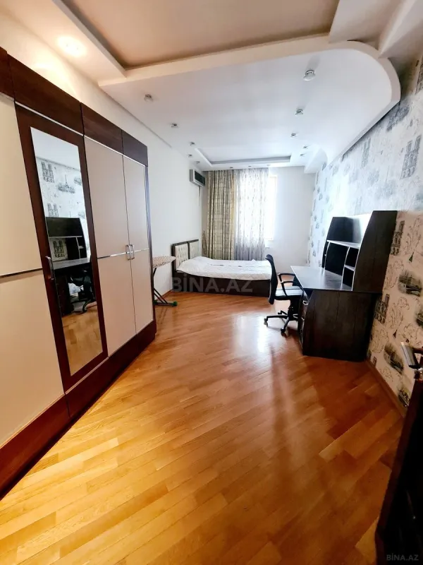 Kirayə verilir 3 otaqlı mənzil 175 m²