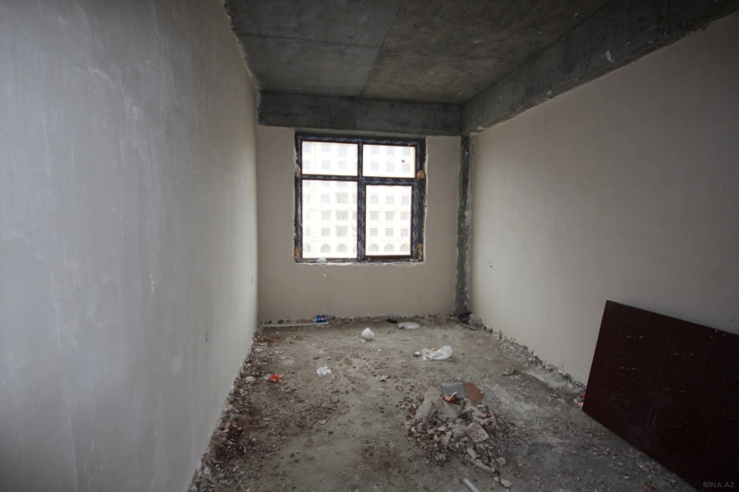 Satılır 5 otaqlı mənzil 202 m²