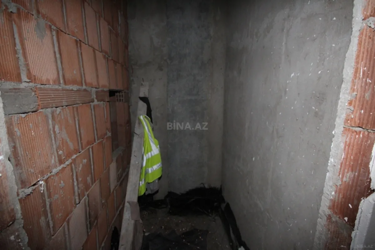 Satılır 5 otaqlı mənzil 202 m²