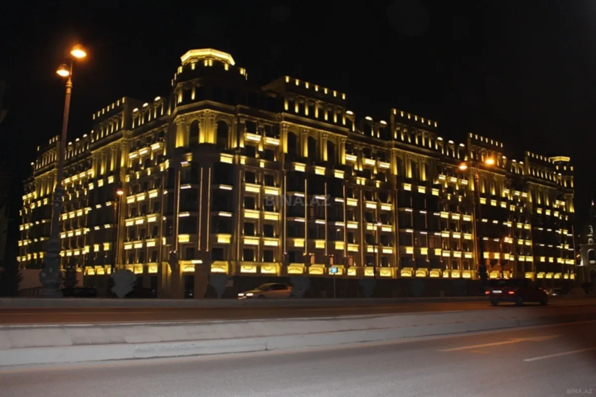 Satılır 5 otaqlı mənzil 202 m²