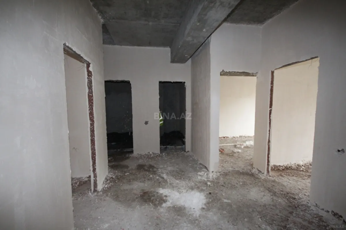 Satılır 5 otaqlı mənzil 202 m²