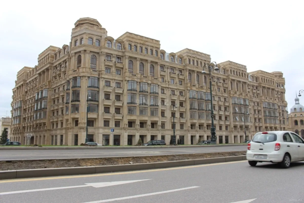 Satılır 5 otaqlı mənzil 202 m²