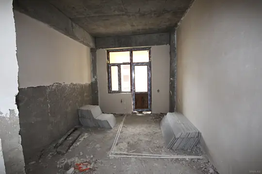 Satılır 5 otaqlı mənzil 202 m²