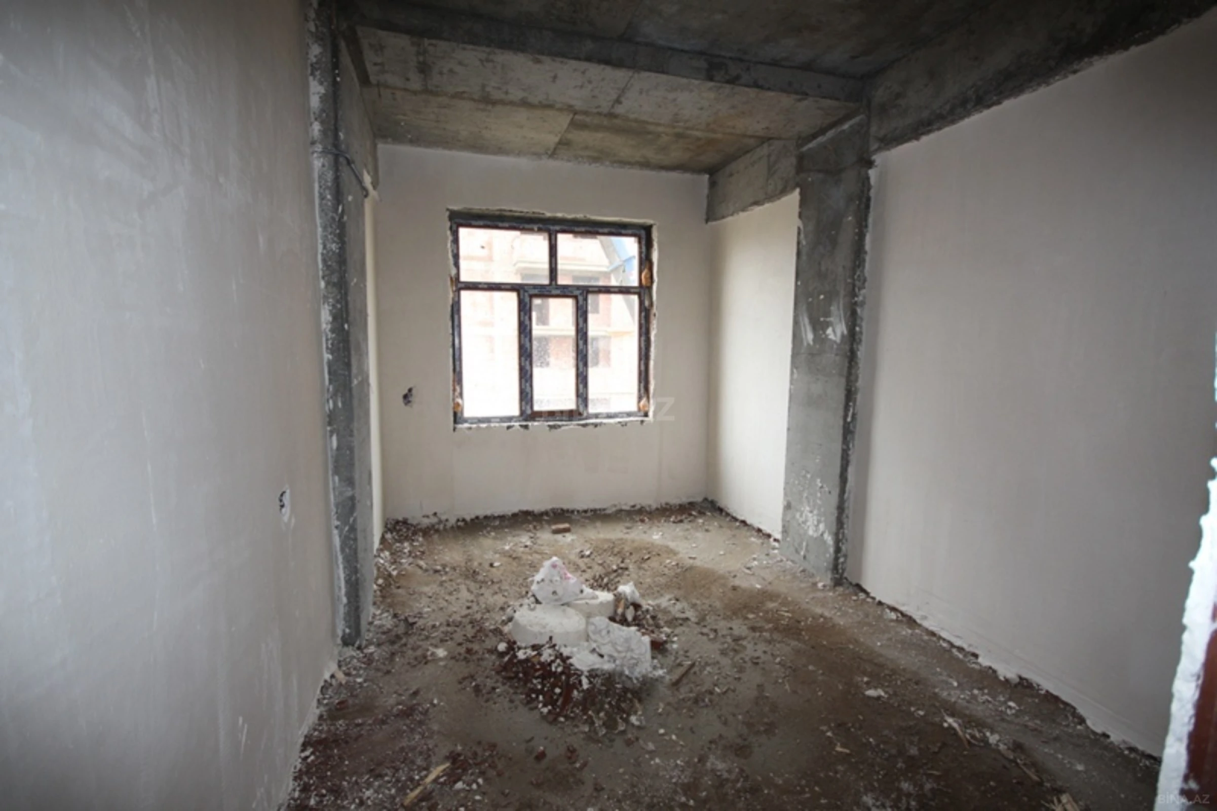 Satılır 5 otaqlı mənzil 202 m²