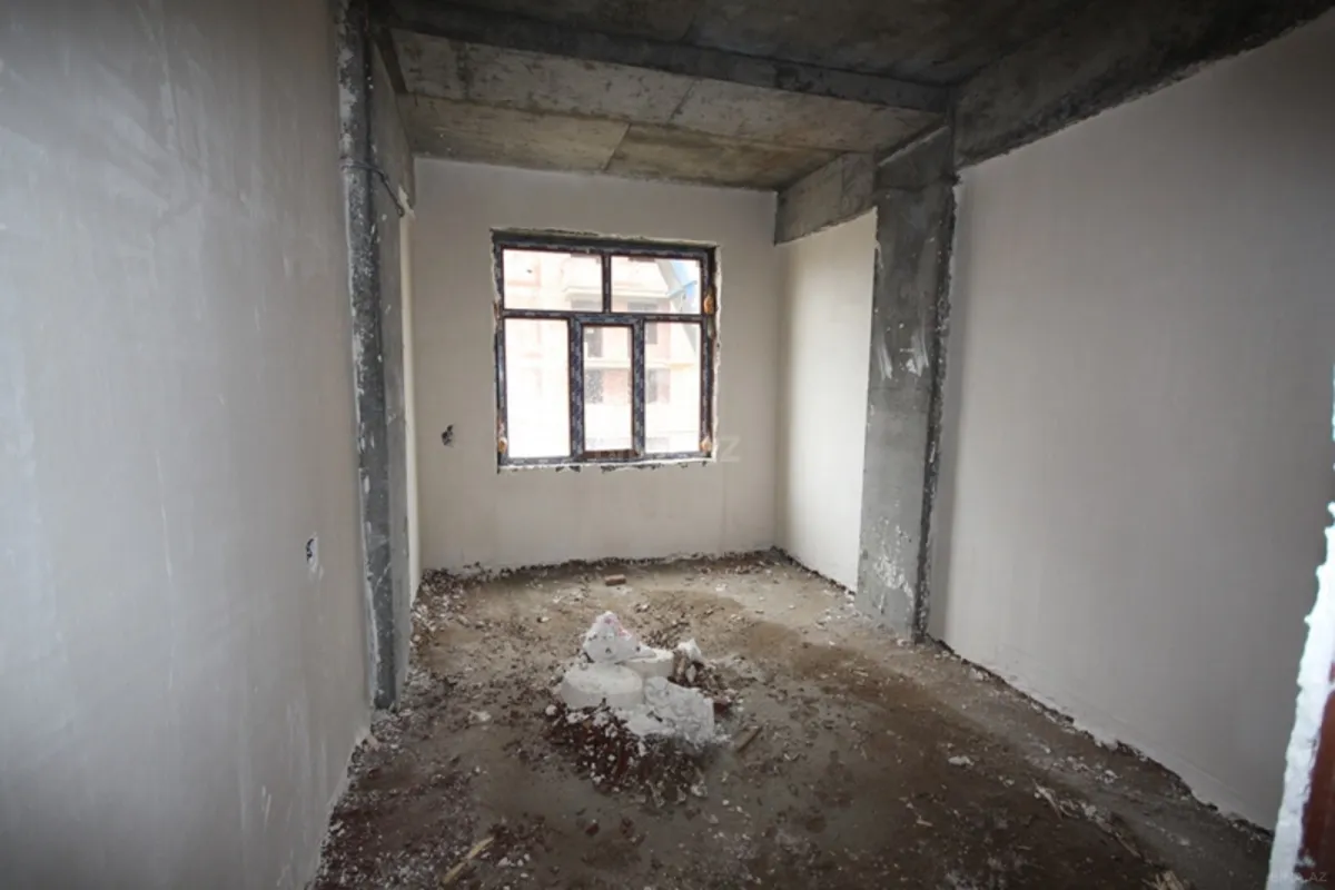 Satılır 5 otaqlı mənzil 202 m²