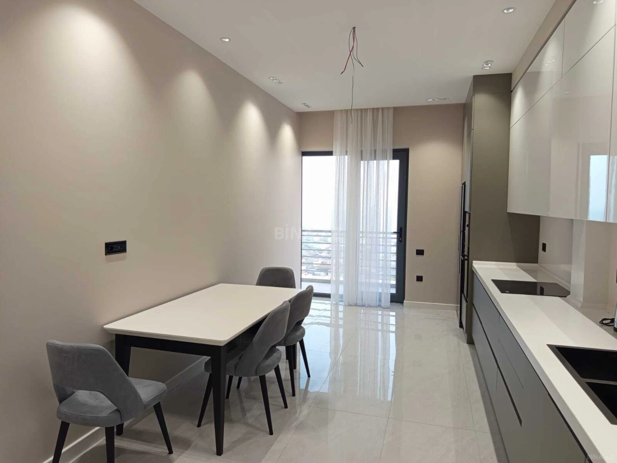 Kirayə verilir 3 otaqlı mənzil 160 m²