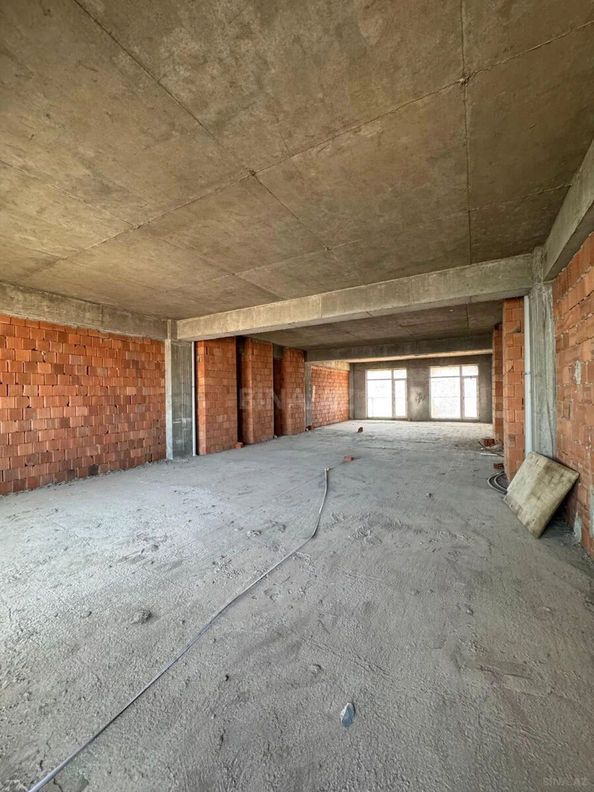 Satılır 3 otaqlı mənzil 154 m²