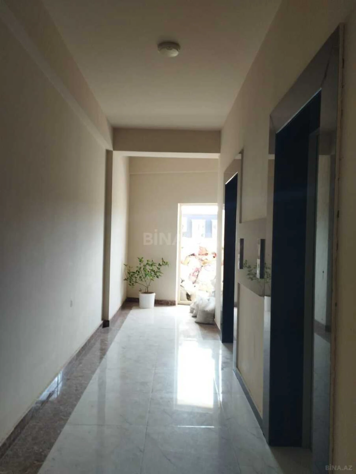 Satılır 3 otaqlı mənzil 148 m²
