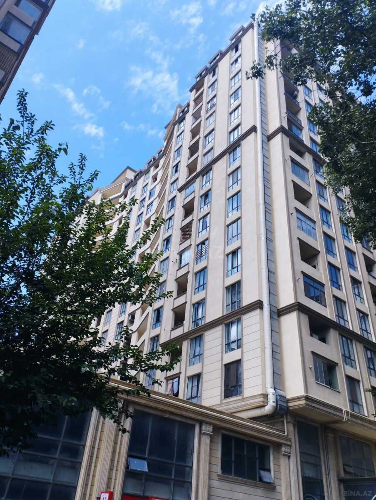 Satılır 3 otaqlı mənzil 148 m²