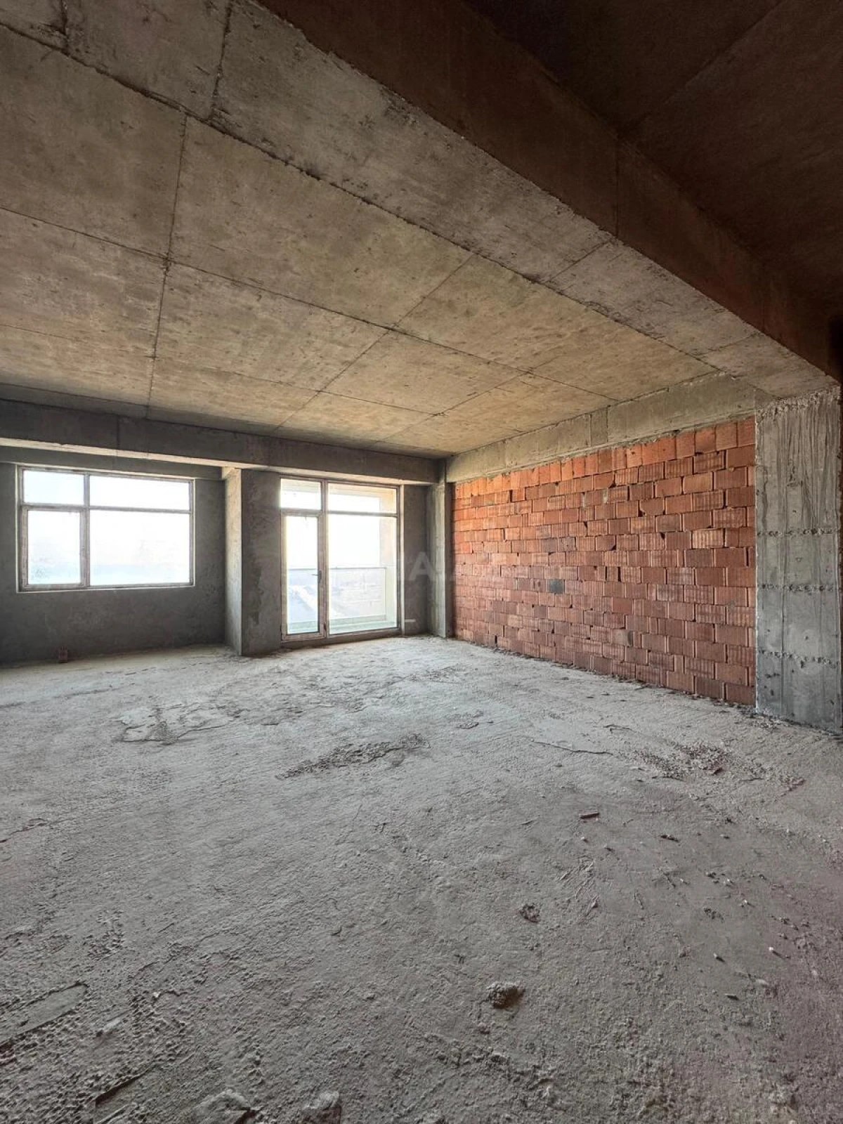 Satılır 2 otaqlı mənzil 72 m²