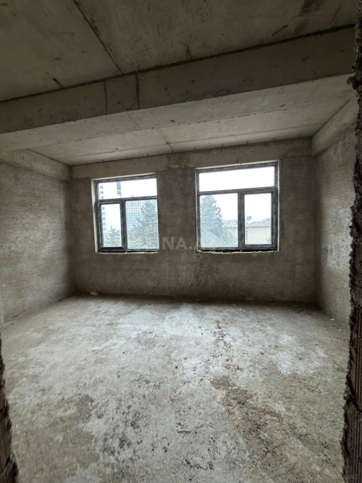 Satılır 4 otaqlı mənzil 137 m²