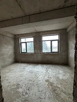 Satılır 4 otaqlı mənzil 137 m²