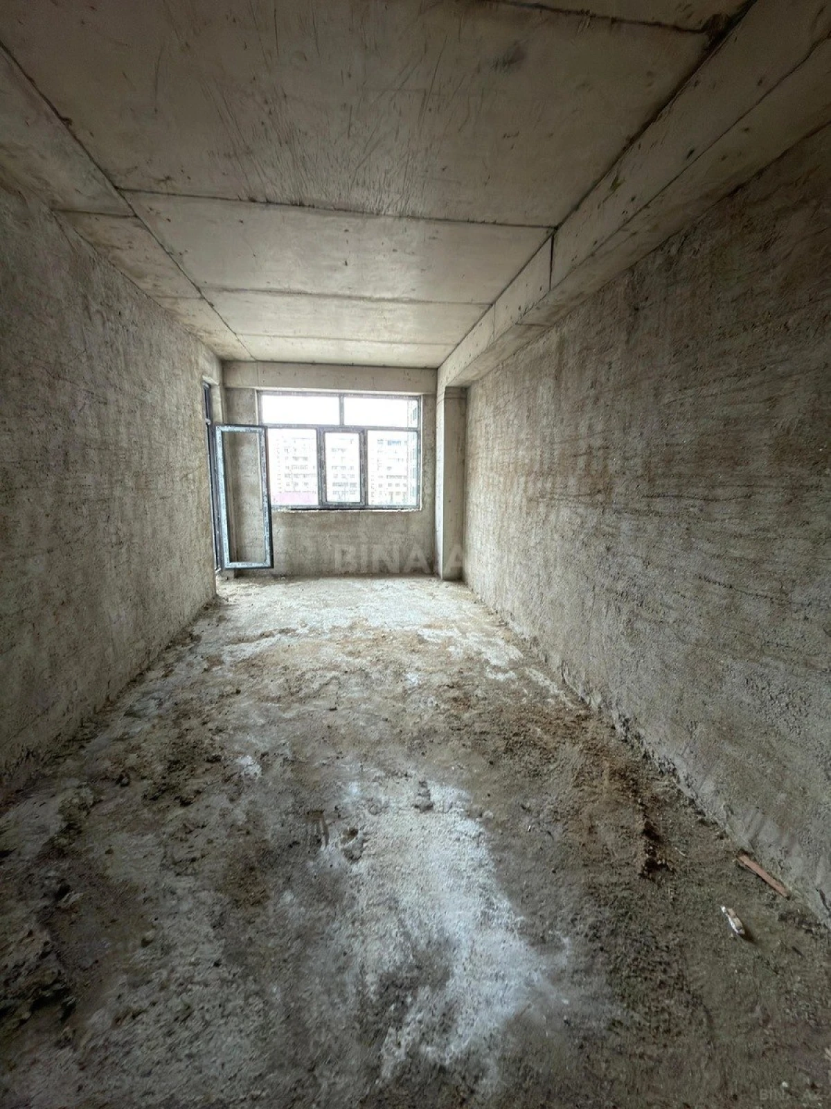 Satılır 4 otaqlı mənzil 137 m²