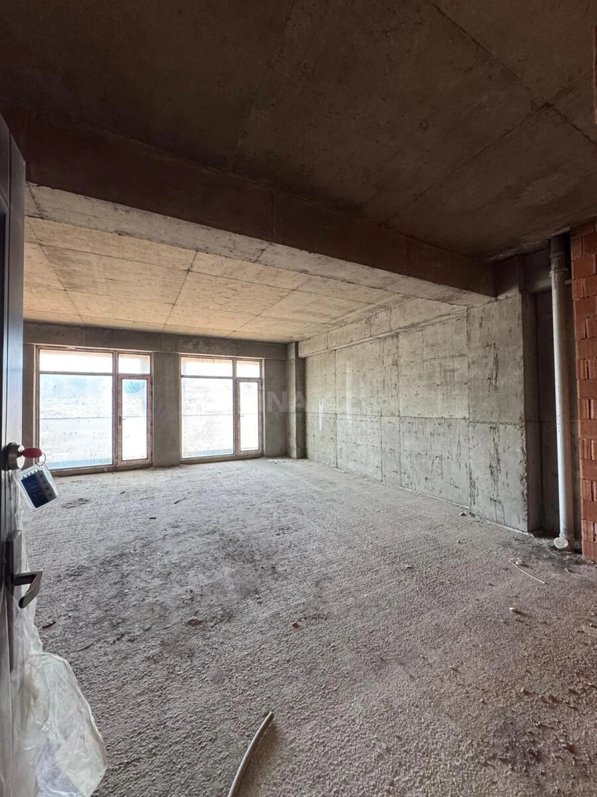 Satılır 3 otaqlı mənzil 153 m²